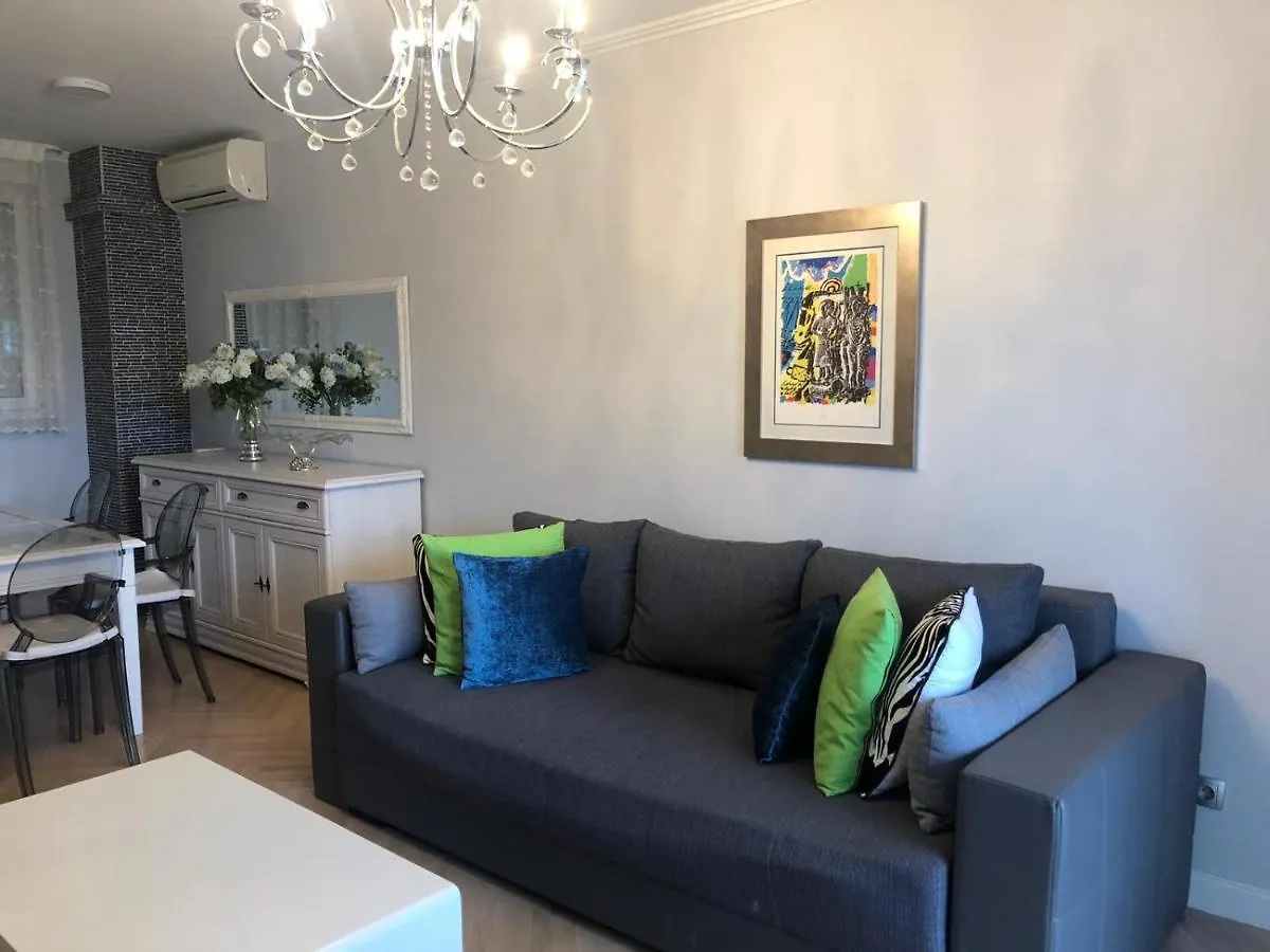 Apartment Sandra, With 2 Bathroom, Wi-Fi, Private Parking Split 0*,  Croatia